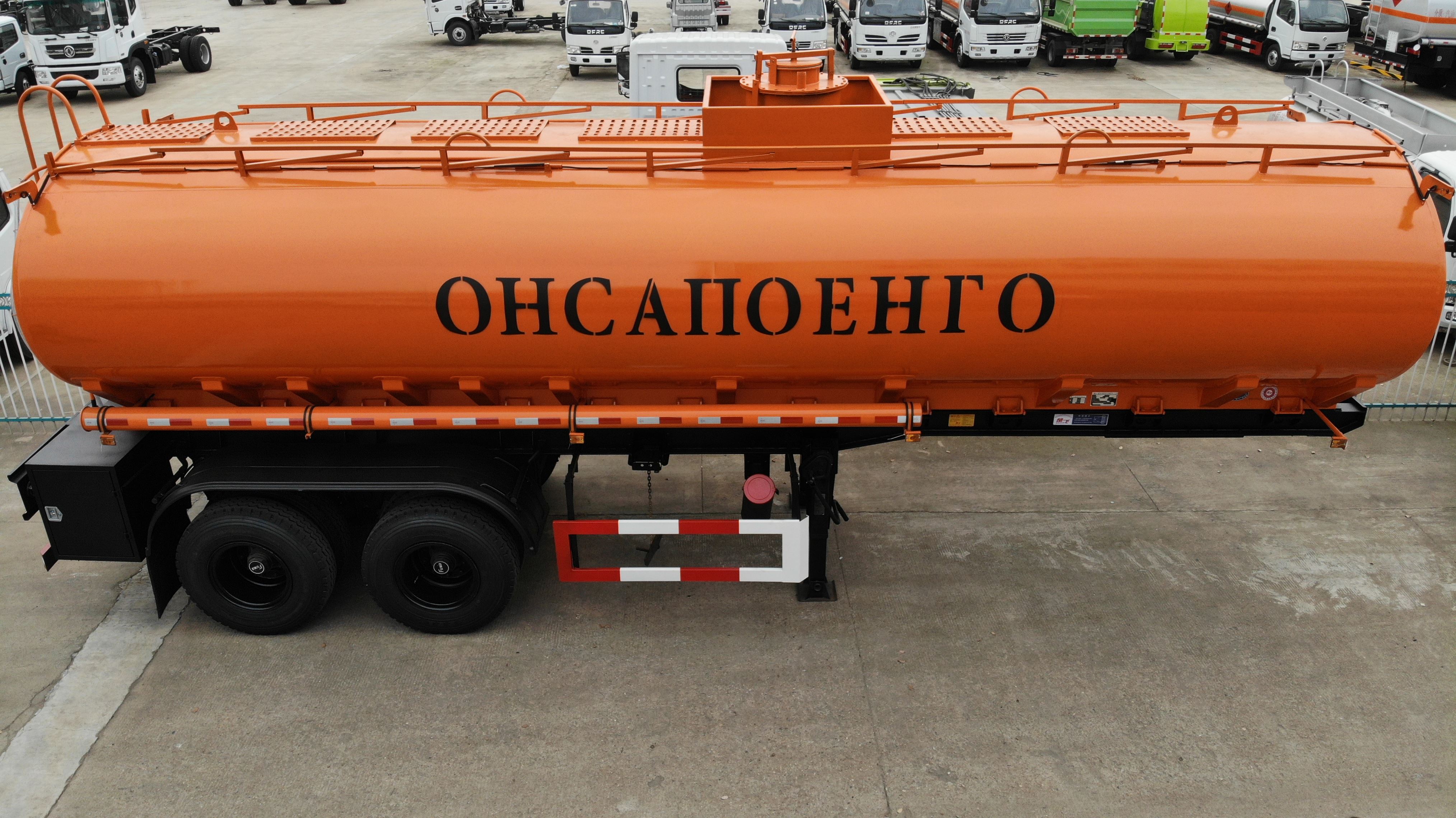 10臺外貿(mào)出口運油半掛車，10臺?；饭捃嚢l(fā)車交付客戶